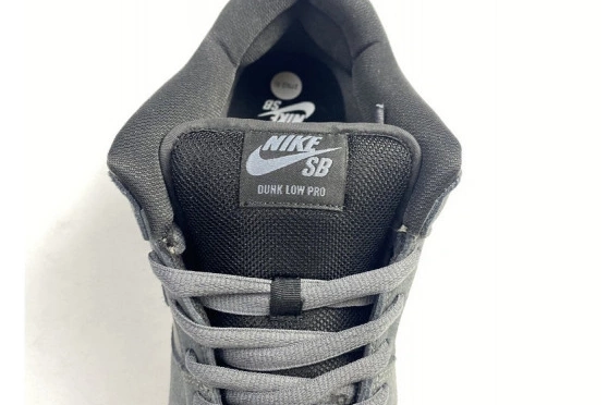 AR0778-001 Dark Black Grey Gum SB Dunk Nike Low 1121